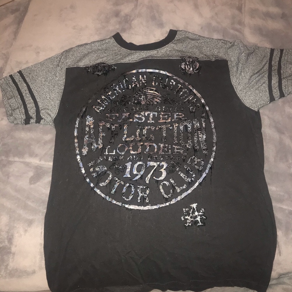 Men’s shortsleeve gray and black affliction Tshirt